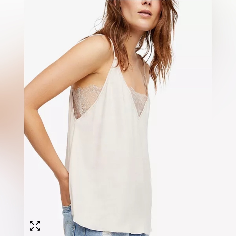 Free People
Deep V Lace-Bandeau Cami Size XS